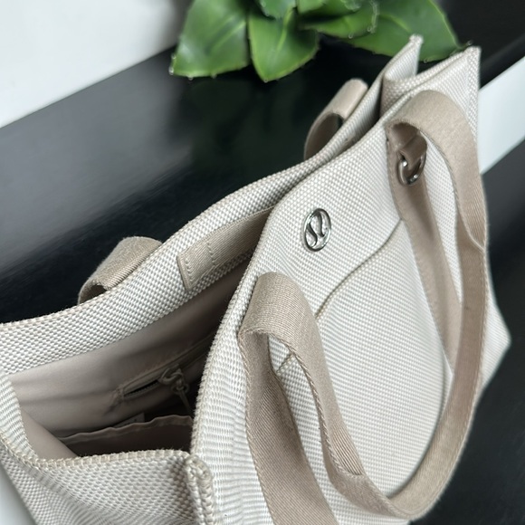 Lululemon two tone Canvas Tote Bag Beige Structured Gym Work School Bag neutral - Picture 12 of 13